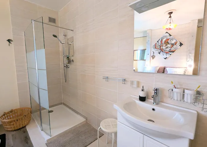 Alojamento de Acomodação e Pequeno-almoço D'hôtes La Forêt Petit Déjeuner Inclus