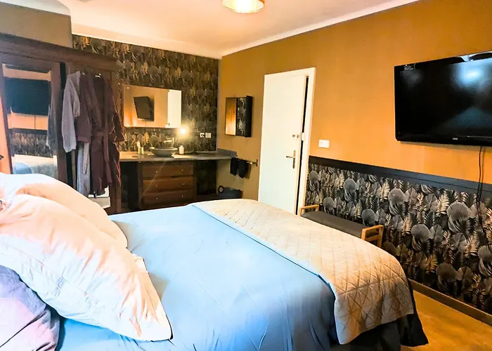 Alojamento de Acomodação e Pequeno-almoço D'hôtes La Forêt Petit Déjeuner Inclus *