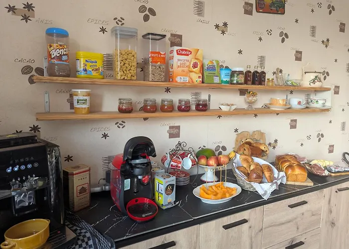 Alojamento de Acomodação e Pequeno-almoço D'hôtes La Forêt Petit Déjeuner Inclus *